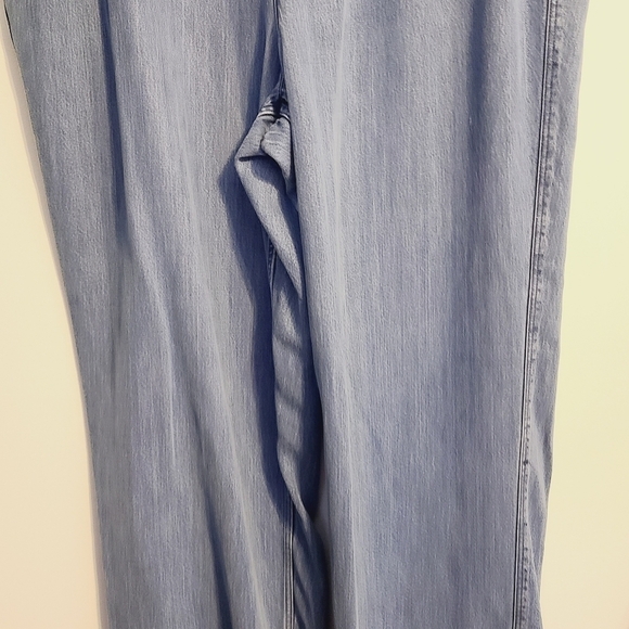 Kate Hill Woman | Lightweight Distressed Tencel Denim Jeans (Size 1X) - Picture 10 of 11